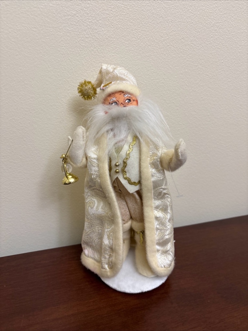 Annalee Elegant Santa With Lantern 9" White Christmas